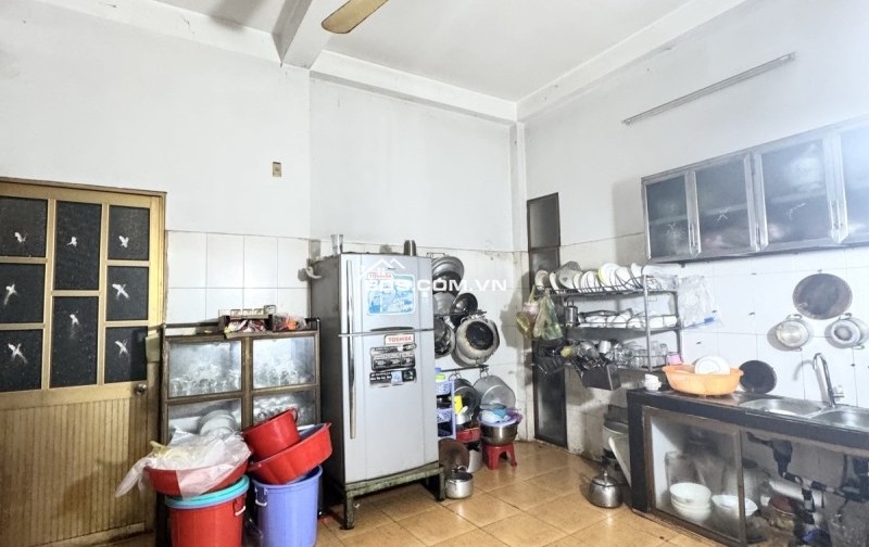 Bán nhà Phường Thủ Đức, đường Hồ Văn Tư, 110m2, 3 tầng, 4PN, sổ hồng, giá 5.7 tỷ. LH: 0933125879